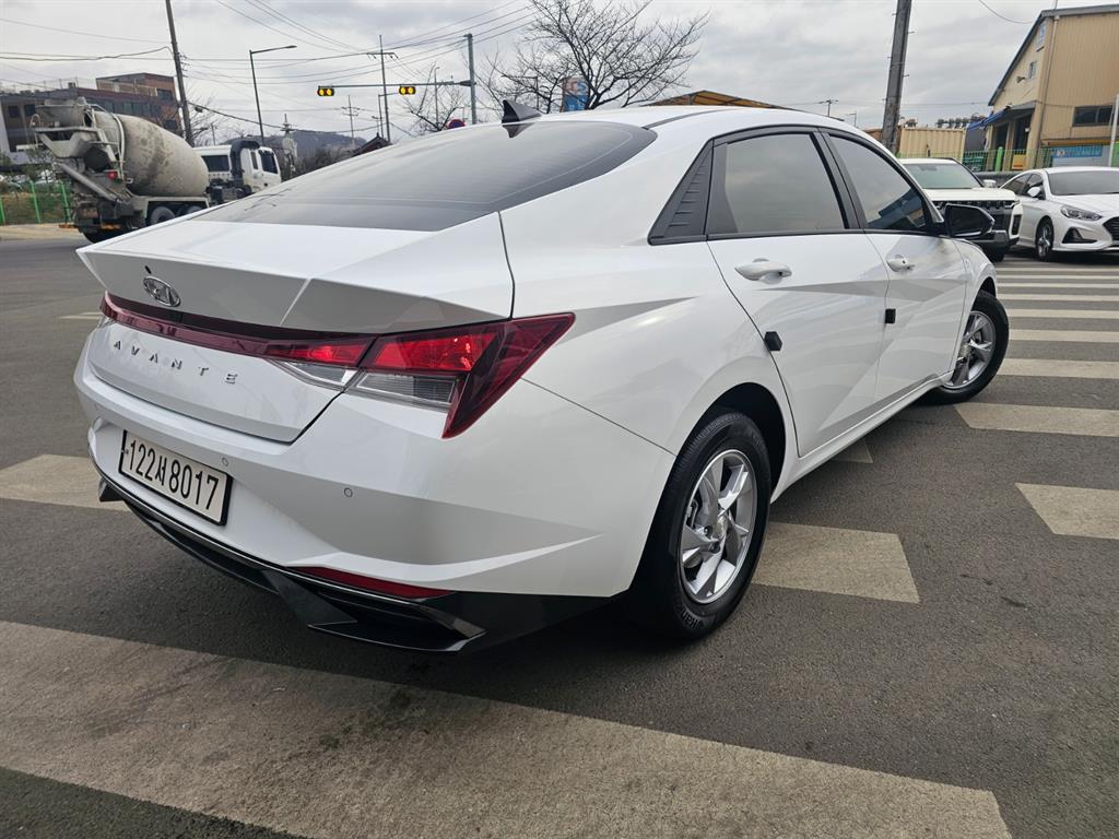 HYUNDAI Avante - Vista 6