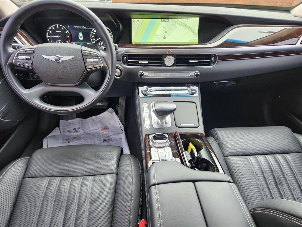 Genesis G90 - Vista 9