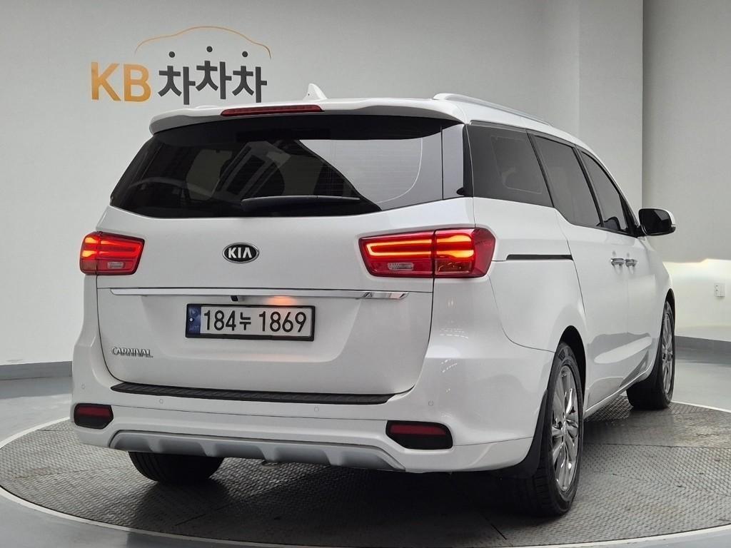 KIA Carnival - Vista 3