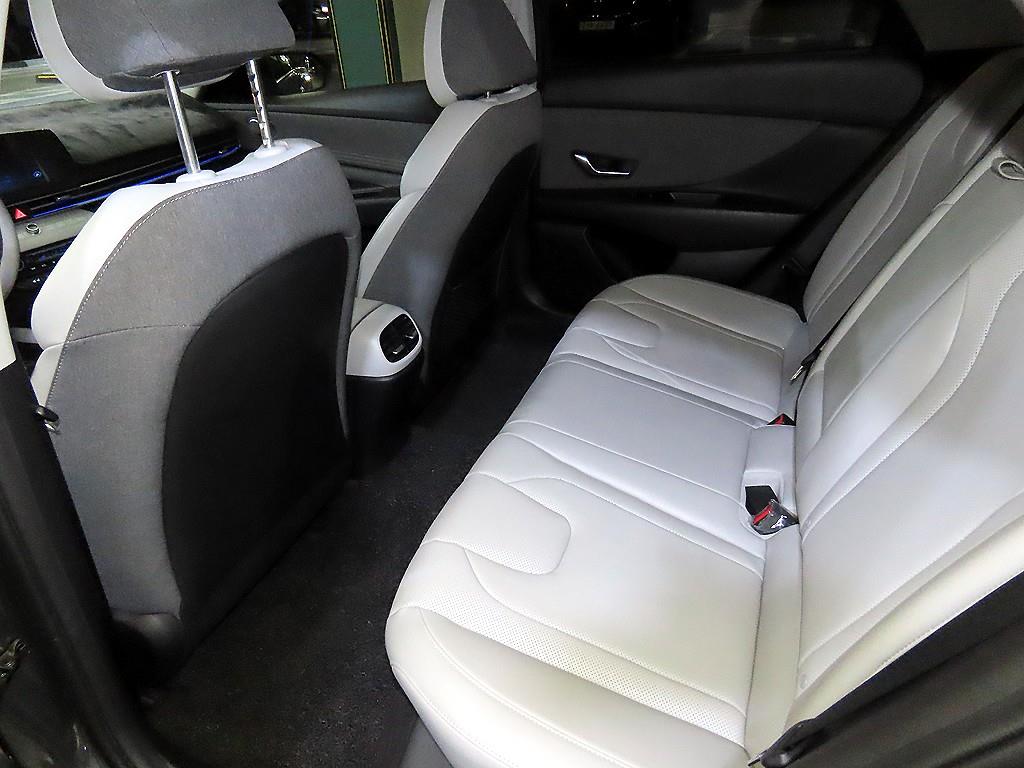 HYUNDAI Avante - Vista 7