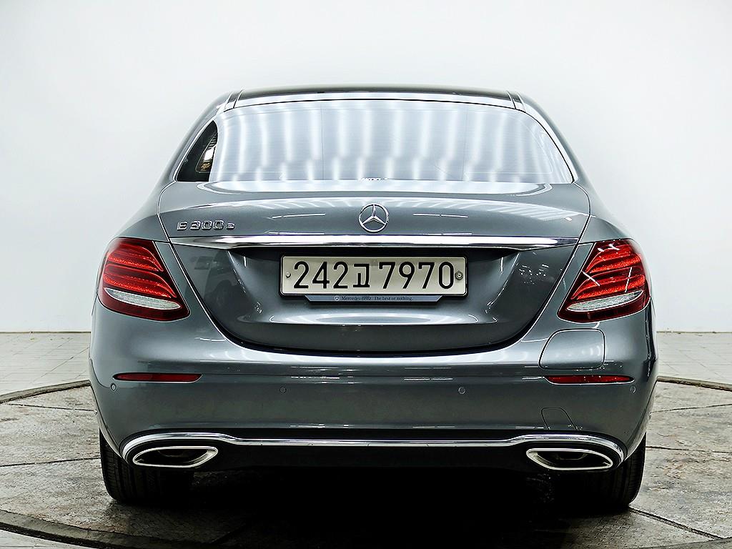 Mercedes Benz E class - Vista 5