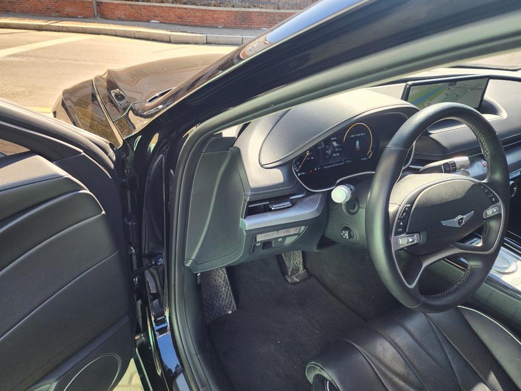 Genesis G80 - Vista 10