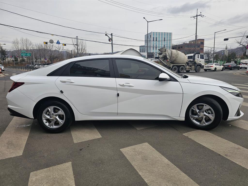 HYUNDAI Avante - Vista 7