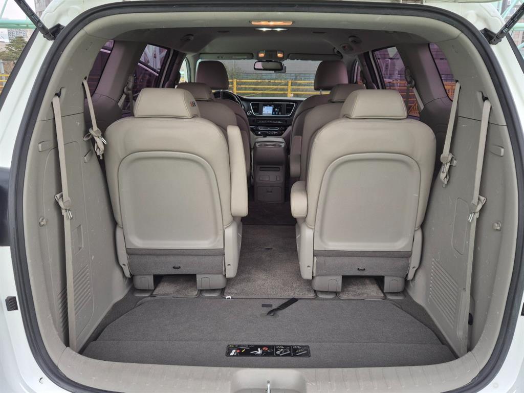 KIA Carnival - Vista 10