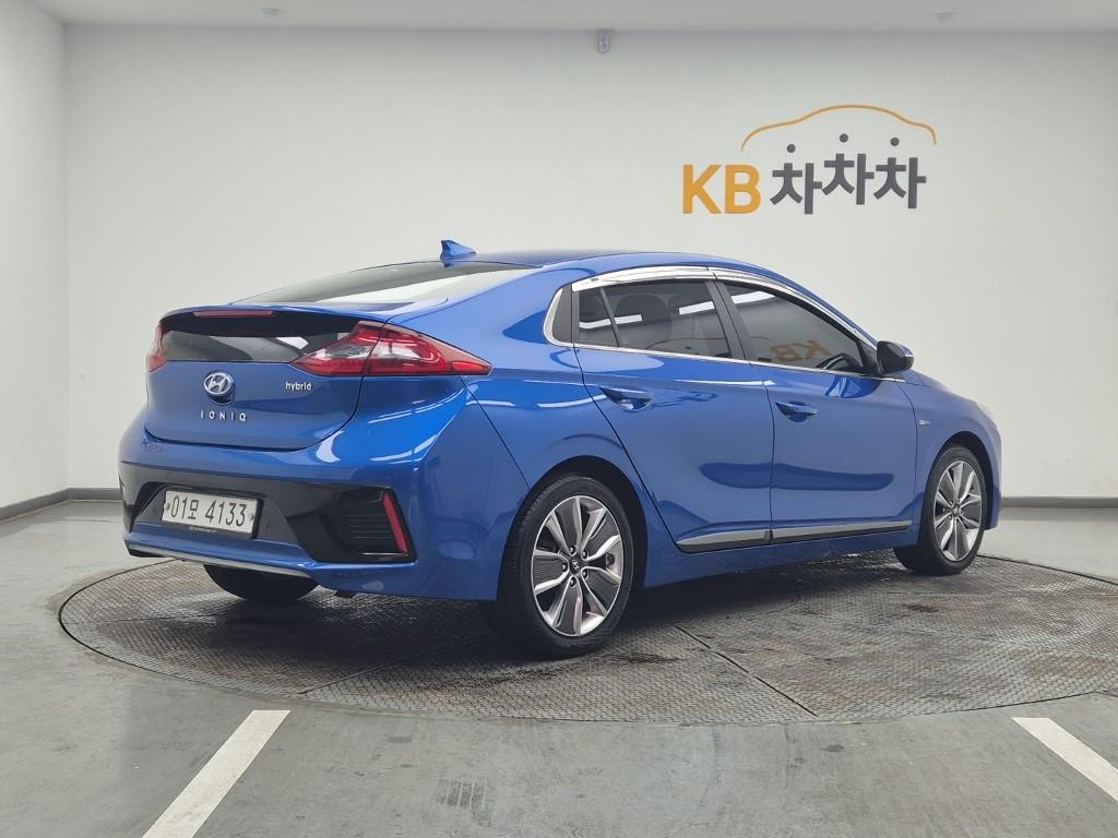 HYUNDAI Ioniq - Vista 4