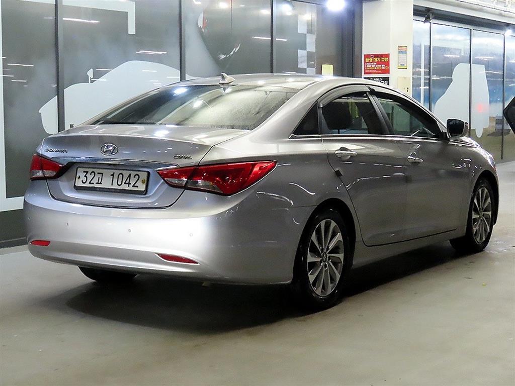 HYUNDAI Sonata - Vista 4