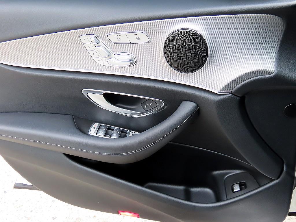 Mercedes Benz E class - Vista 12