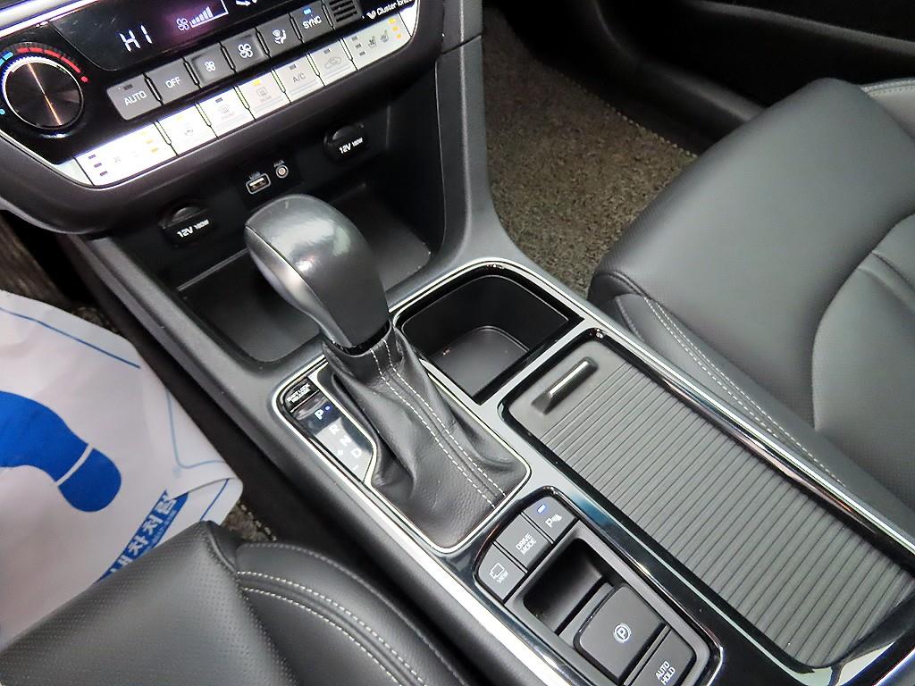 HYUNDAI Sonata - Vista 10