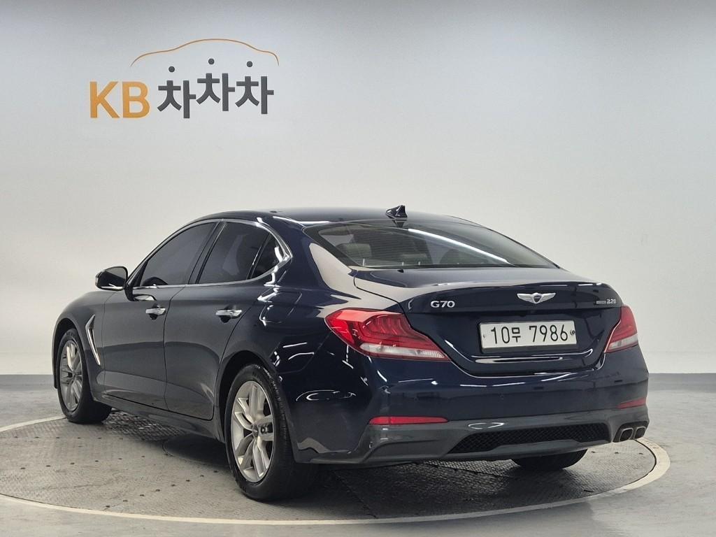 Genesis G70 - Vista 2