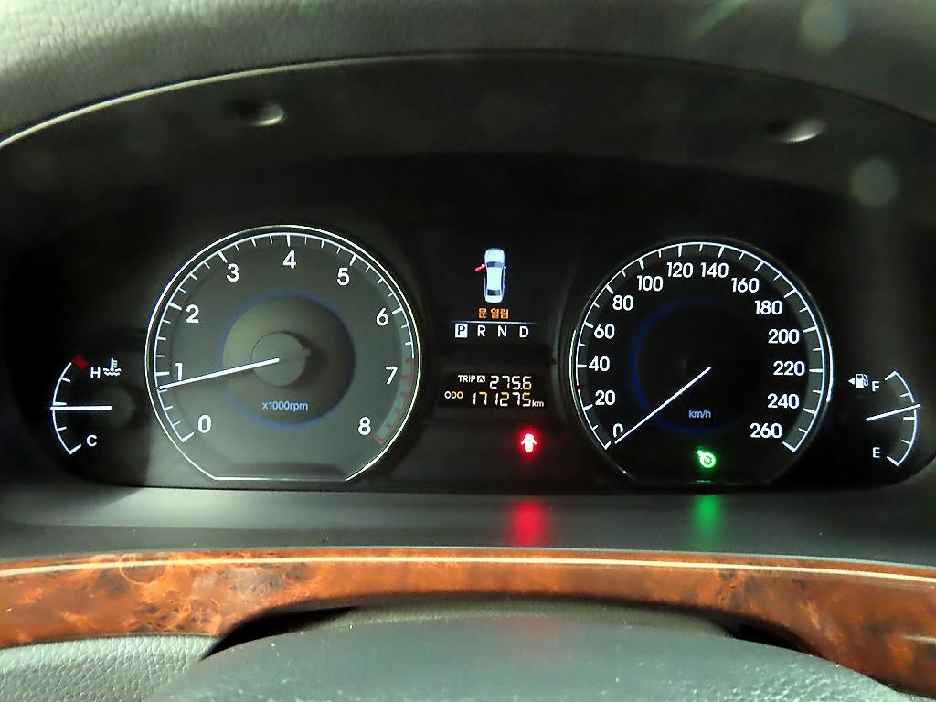 HYUNDAI Equus - Vista 8