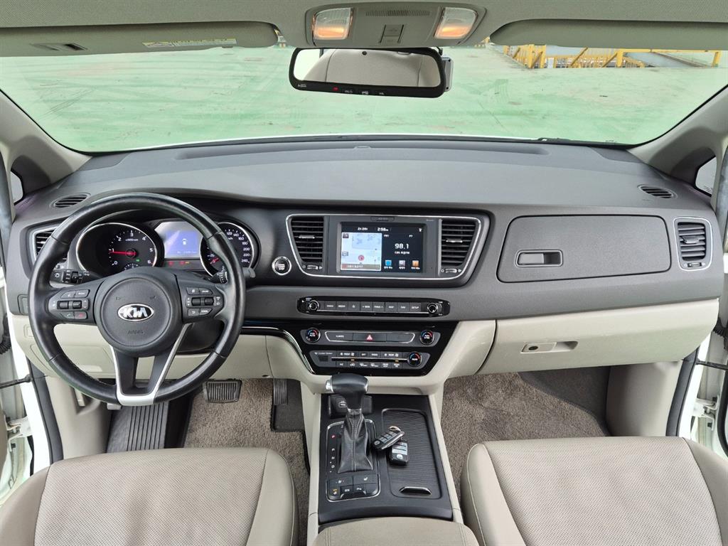 KIA Carnival - Vista 5