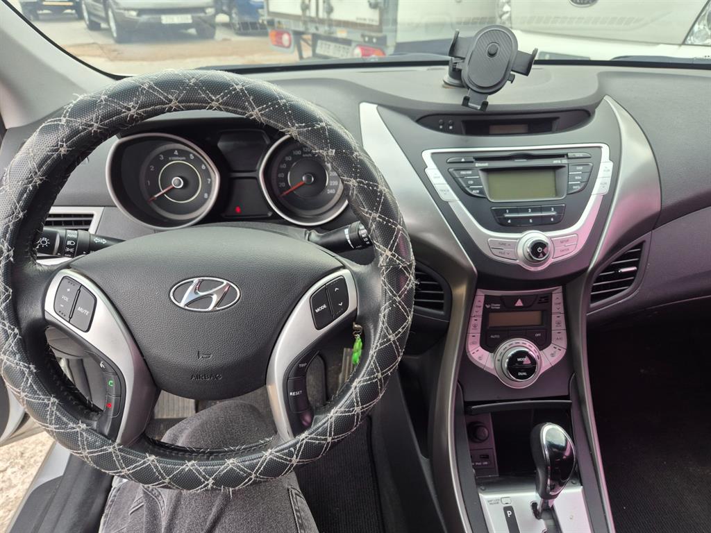 HYUNDAI Avante - Vista 7