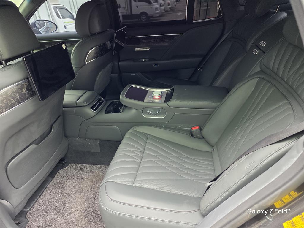 Genesis G90 - Vista 7