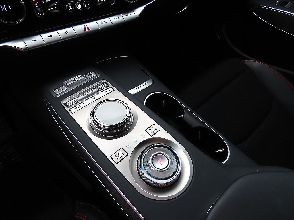 Genesis GV70 - Vista 10