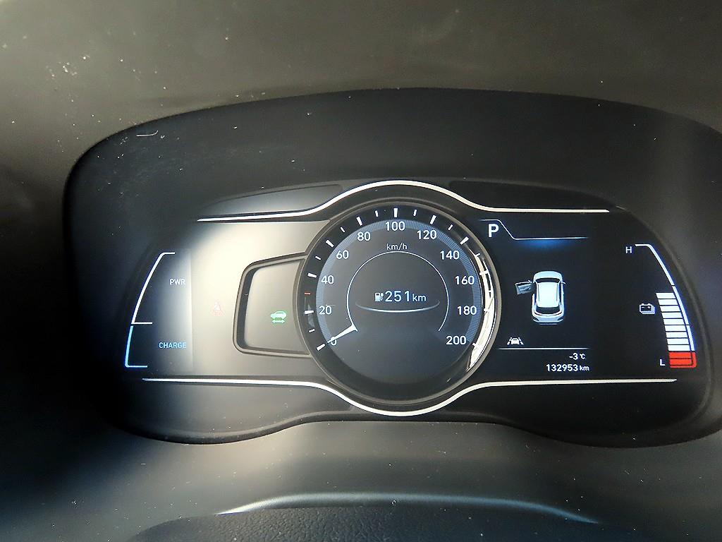 HYUNDAI Kona - Vista 9