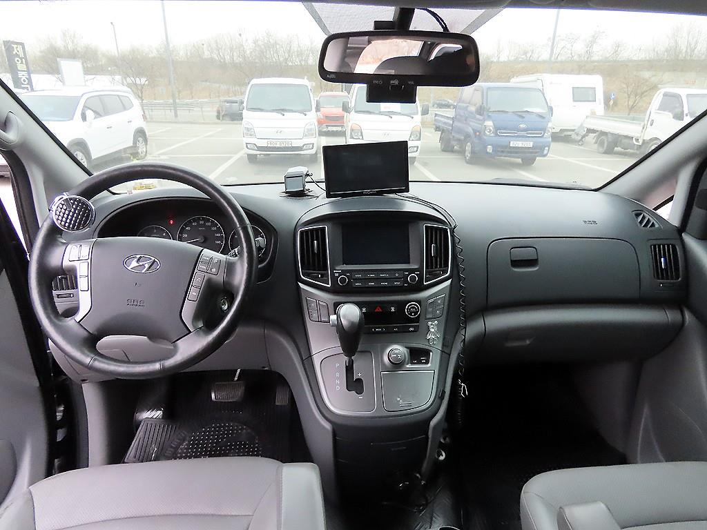 HYUNDAI Starex - Vista 10