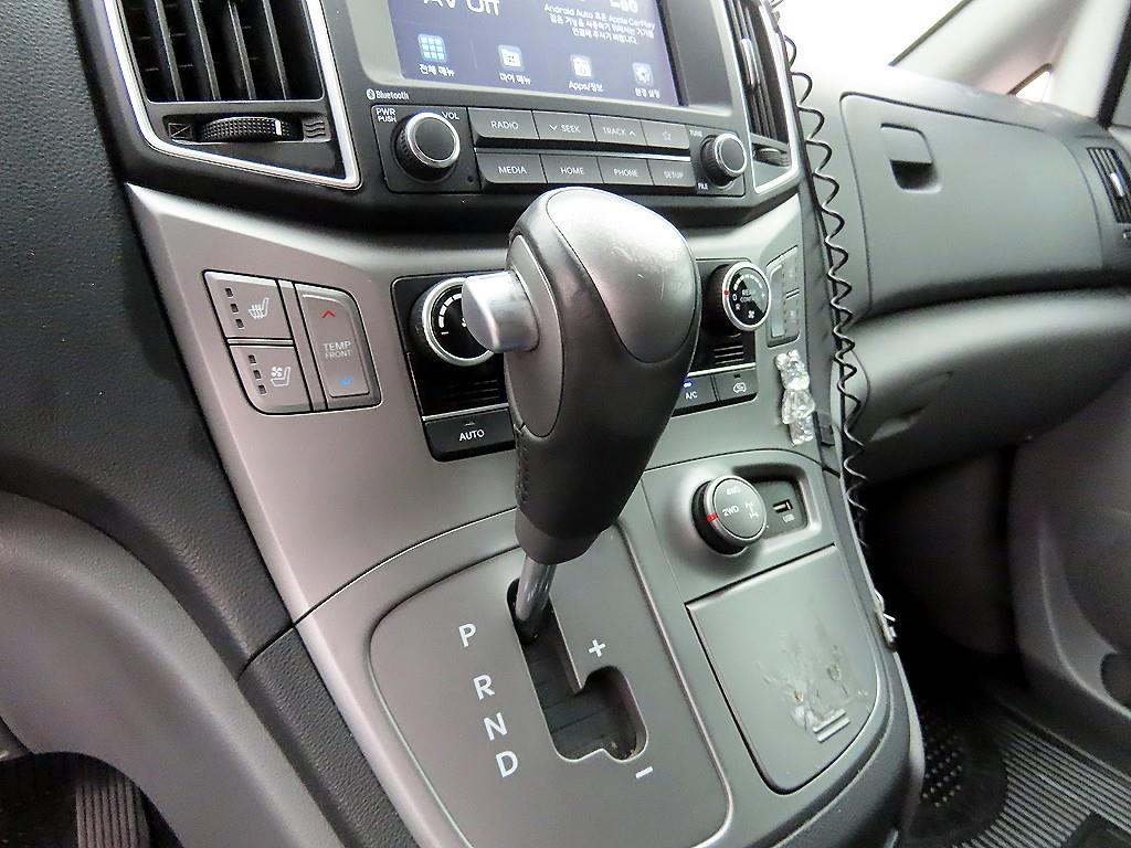 HYUNDAI Starex - Vista 12