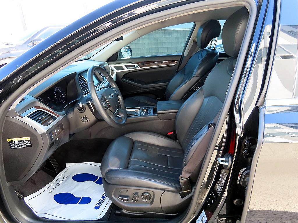 HYUNDAI Genesis - Vista 5