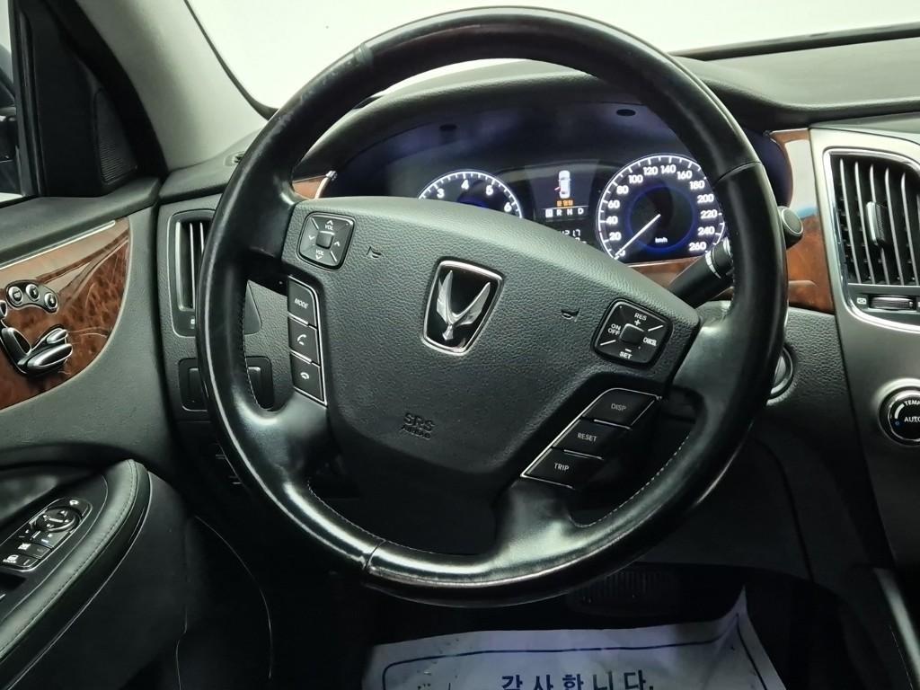 HYUNDAI Equus - Vista 9