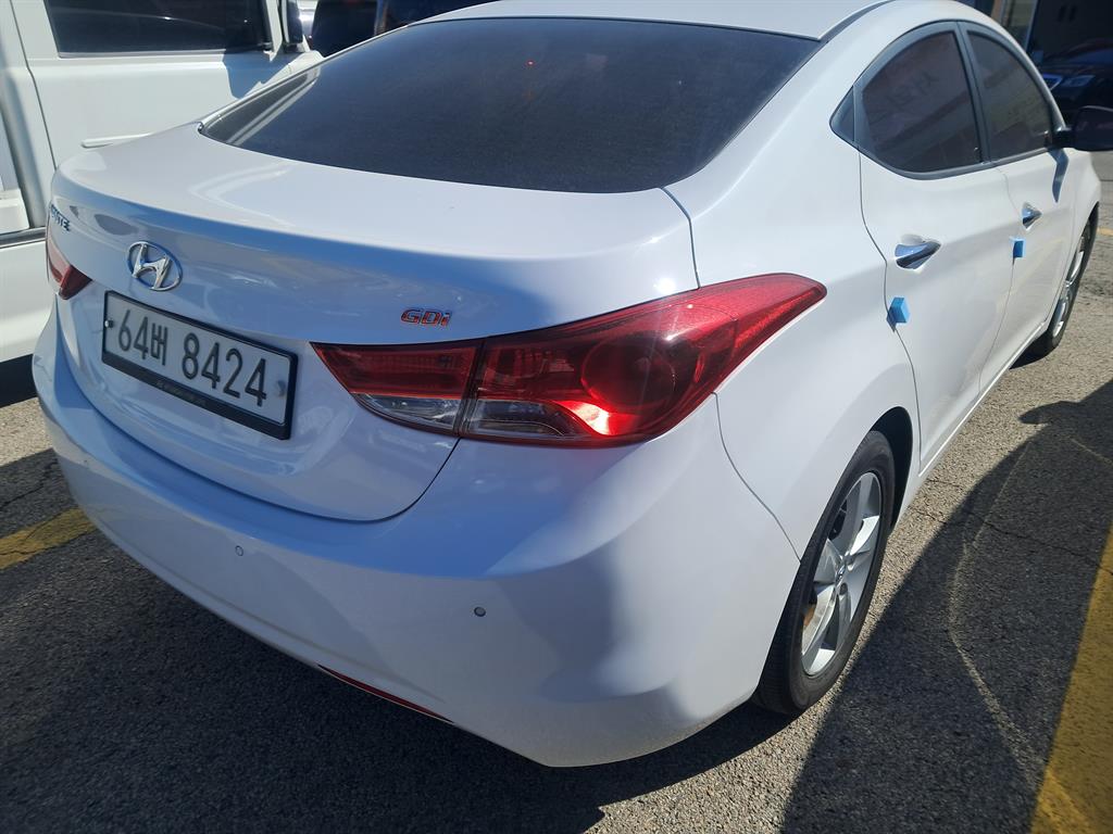 HYUNDAI Avante - Vista 4