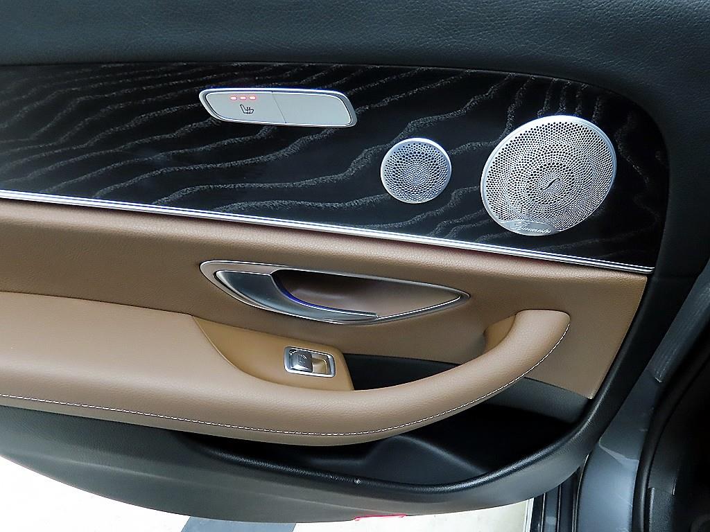 Mercedes Benz E class - Vista 12