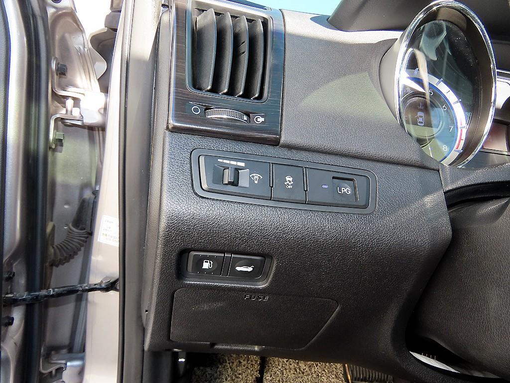 HYUNDAI Sonata - Vista 12