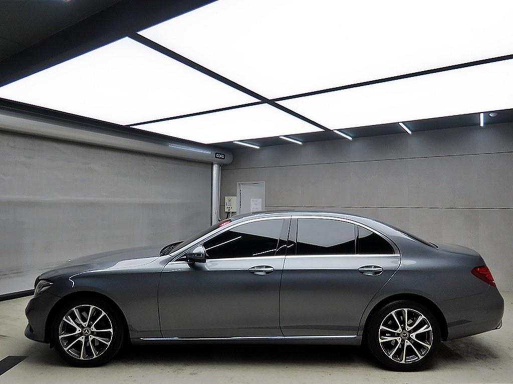 Mercedes Benz E class - Vista 4