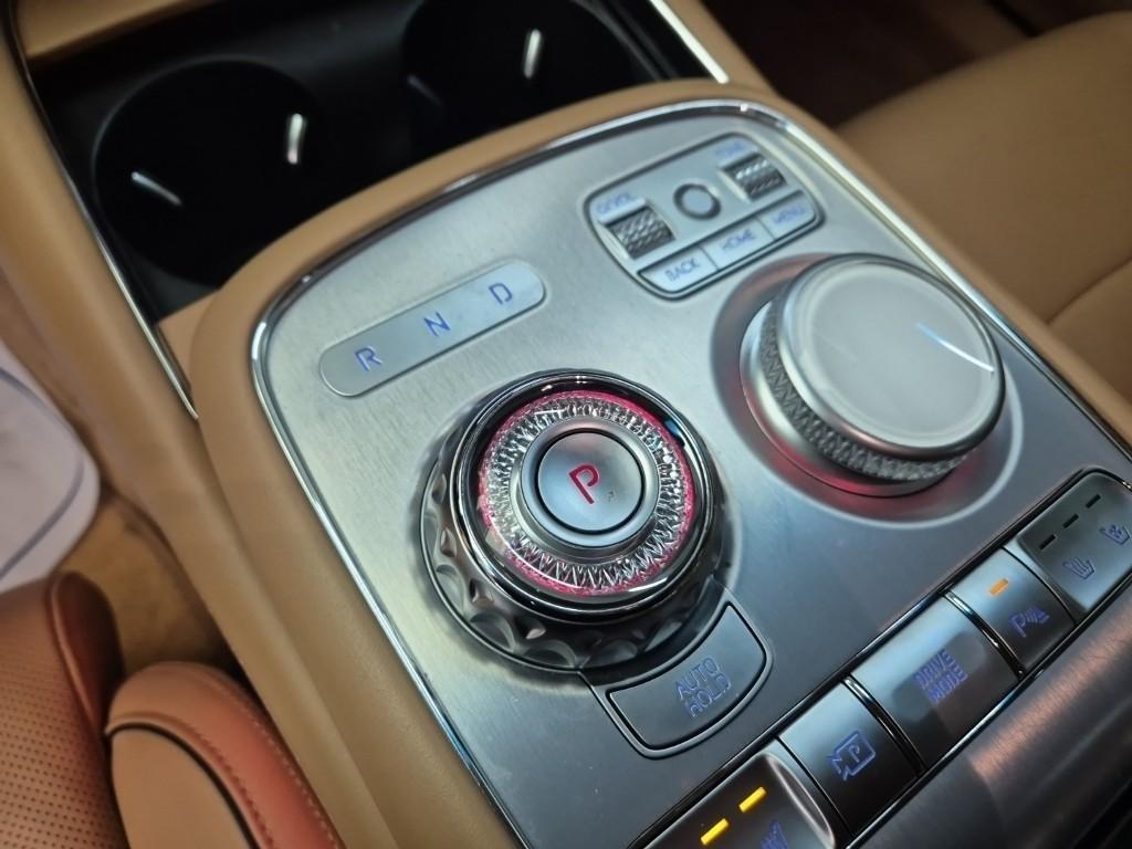 Genesis G90 - Vista 8