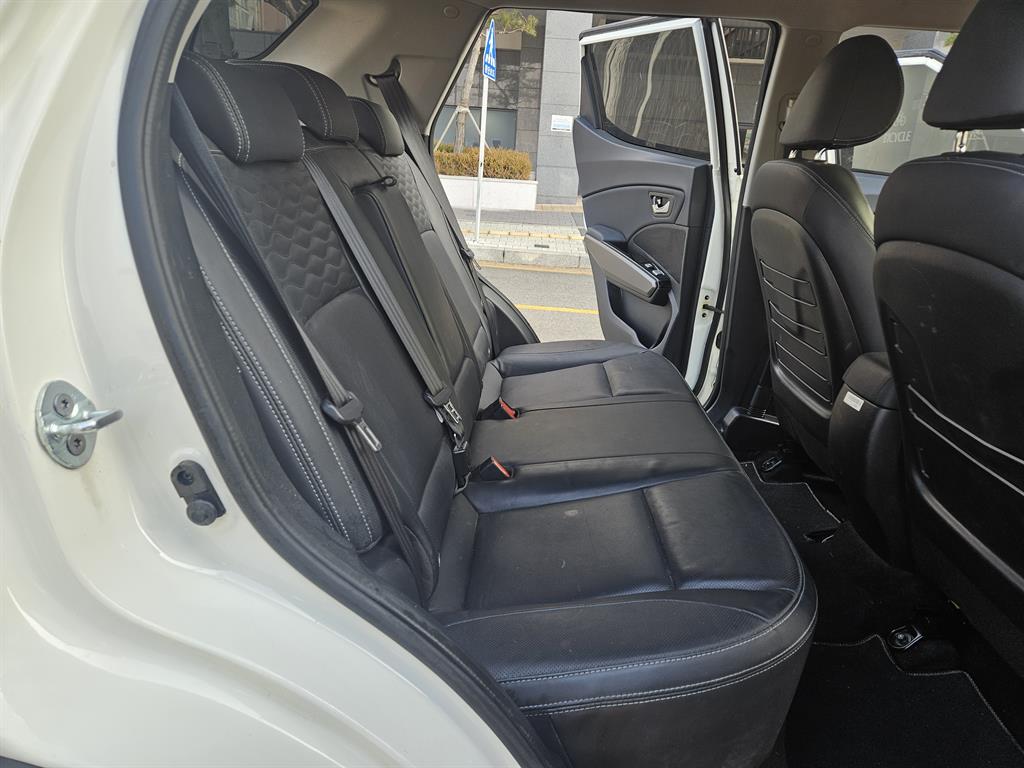 Ssangyong Tivoli - Vista 9