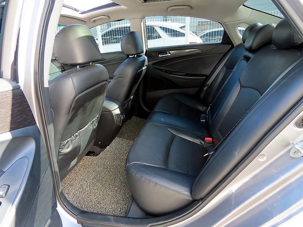 HYUNDAI Sonata - Vista 6