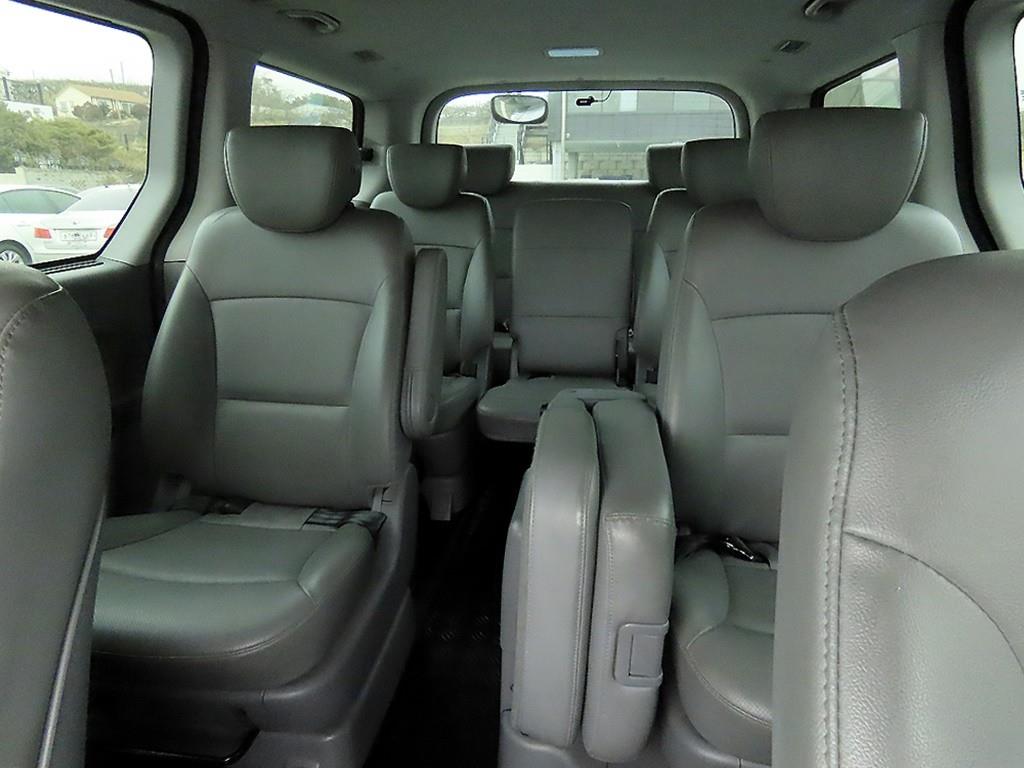 HYUNDAI Starex - Vista 7