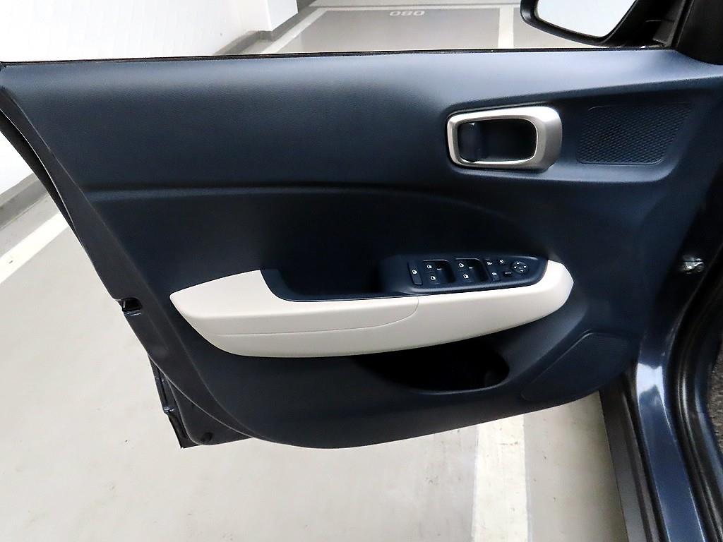 HYUNDAI Venue - Vista 11