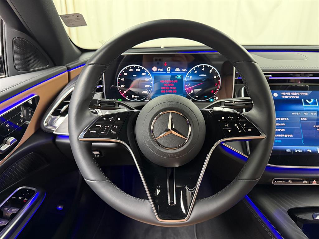 Mercedes Benz E class - Vista 8