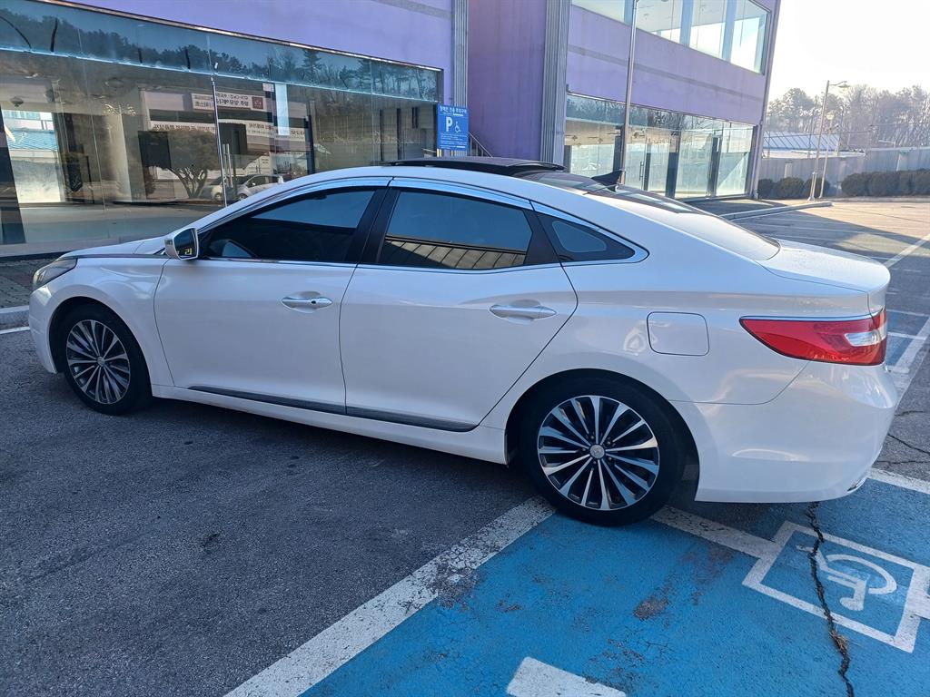 HYUNDAI Grandeur - Vista 8