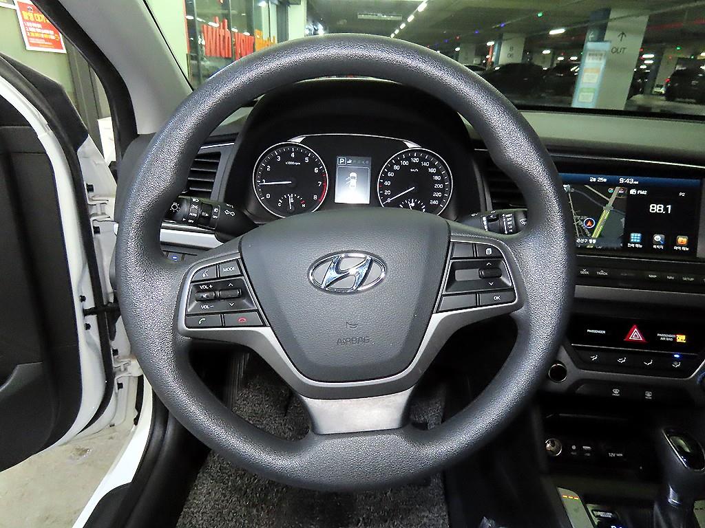 HYUNDAI Avante - Vista 8