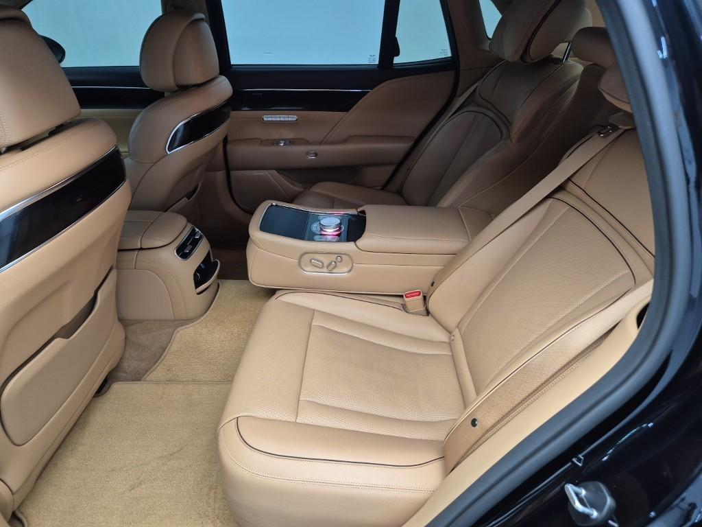 Genesis G90 - Vista 12