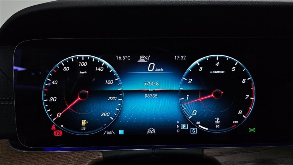 Mercedes Benz E class - Vista 8