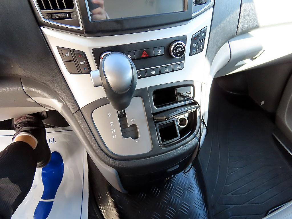 HYUNDAI Starex - Vista 11