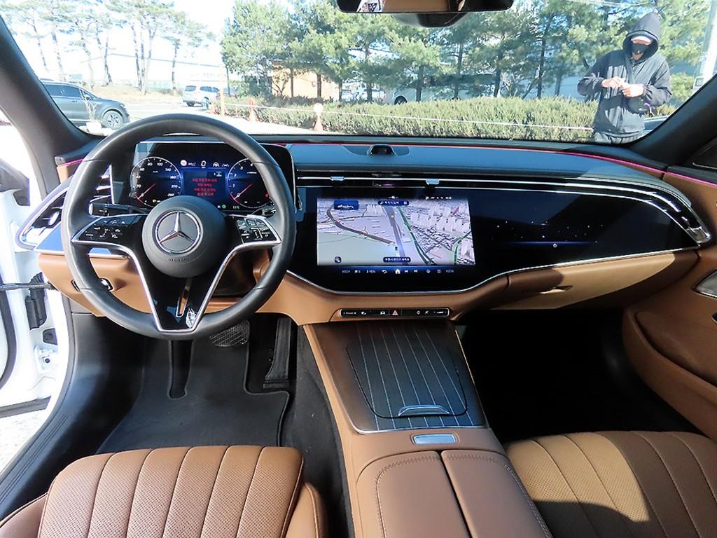 Mercedes Benz E class - Vista 7