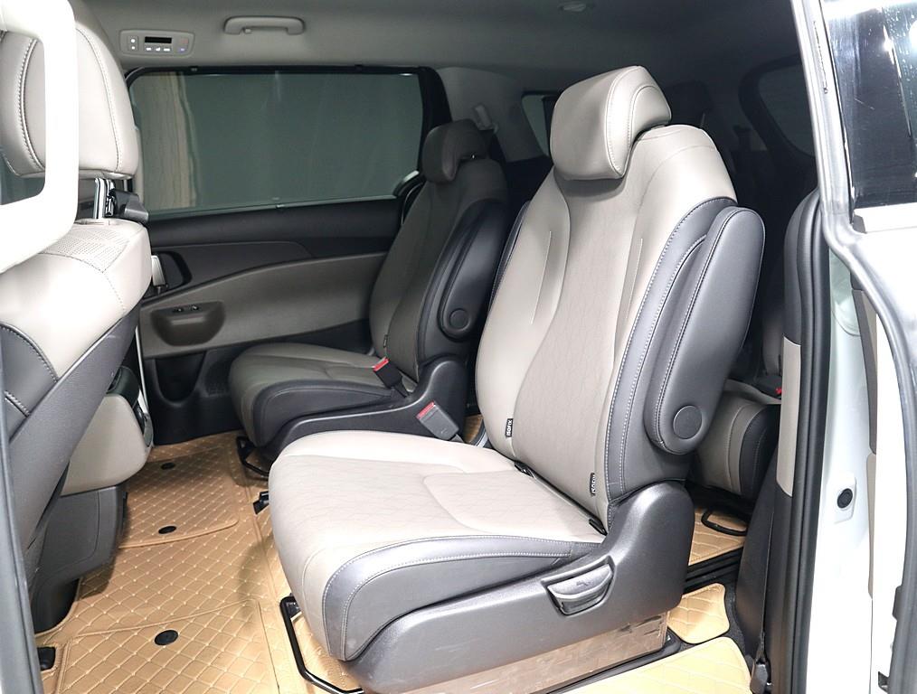 KIA Carnival - Vista 10