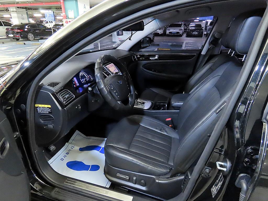 HYUNDAI Genesis - Vista 6