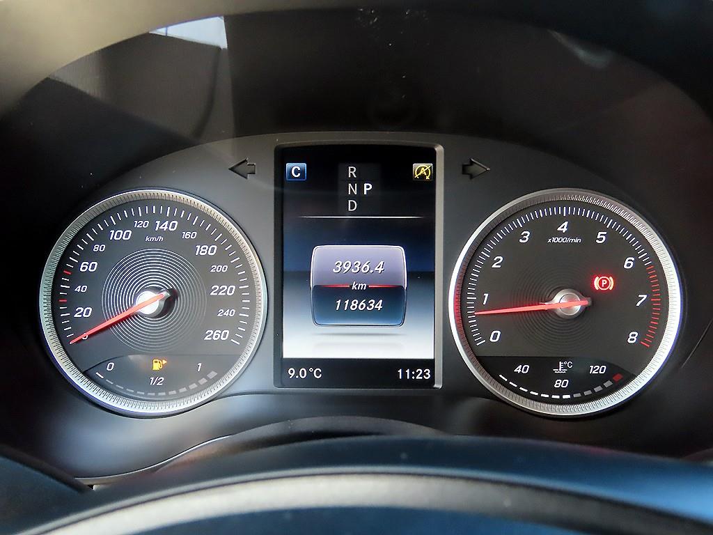 Mercedes Benz C Class - Vista 9