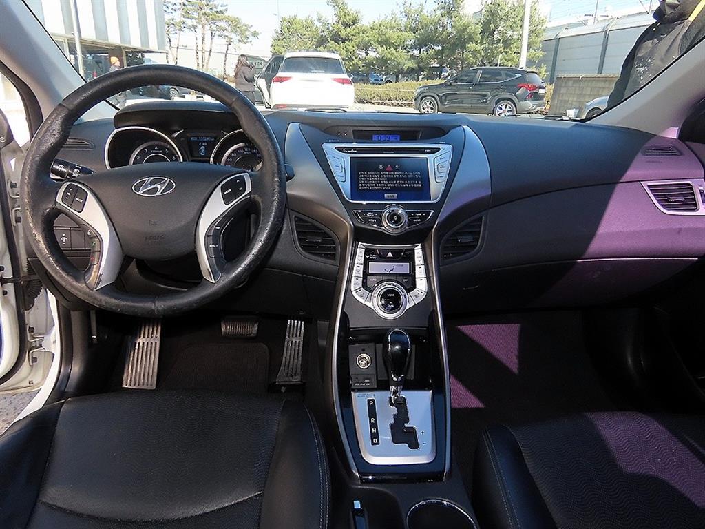 HYUNDAI Avante - Vista 7