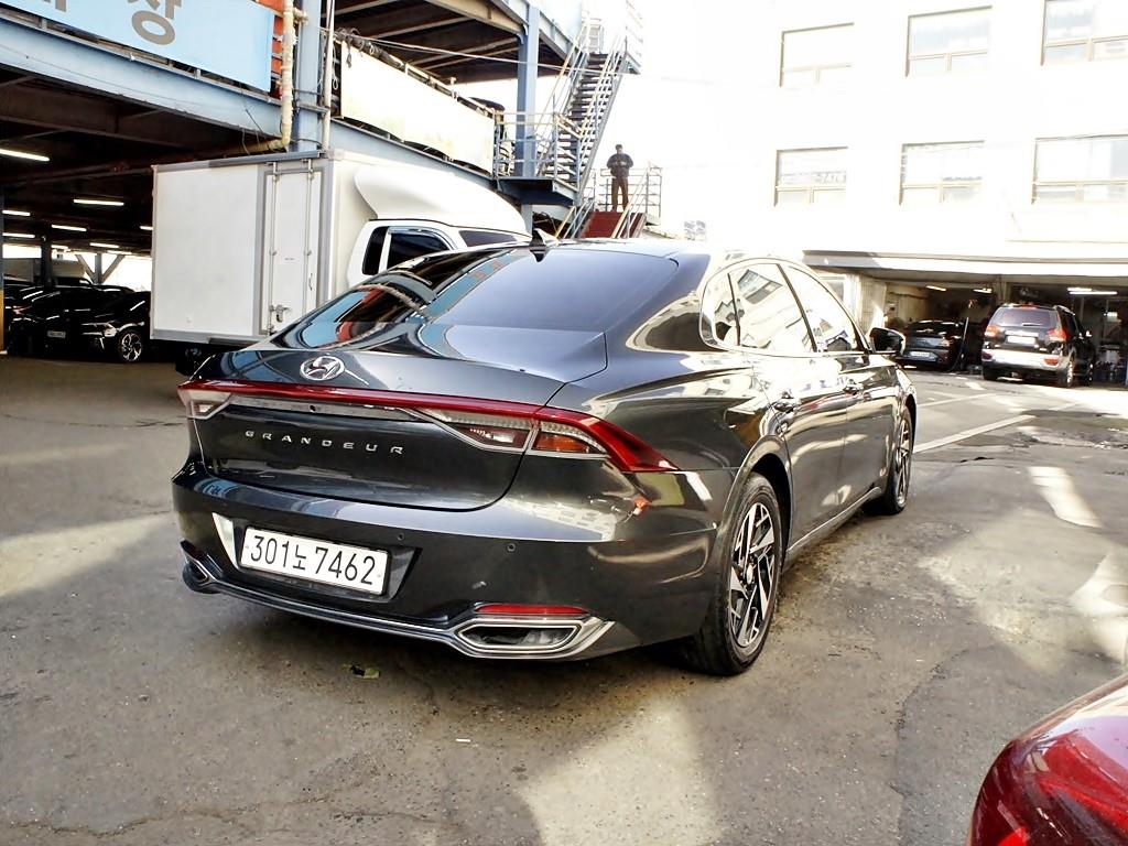 HYUNDAI Grandeur - Vista 7