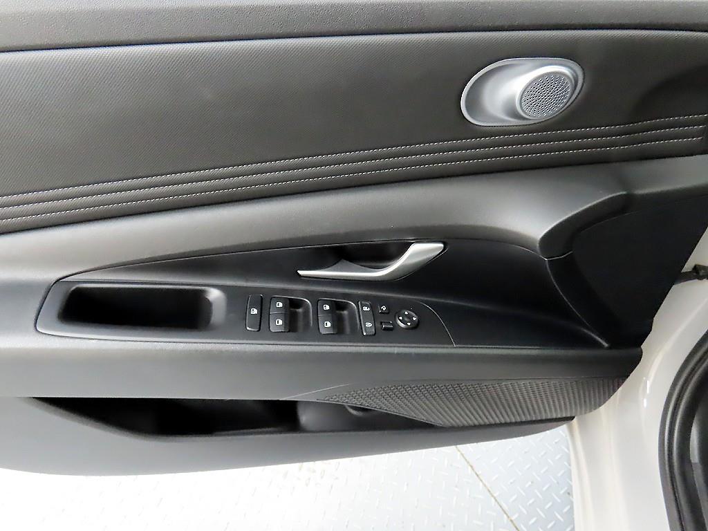 HYUNDAI Avante - Vista 11