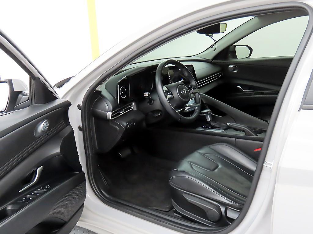 HYUNDAI Avante - Vista 5