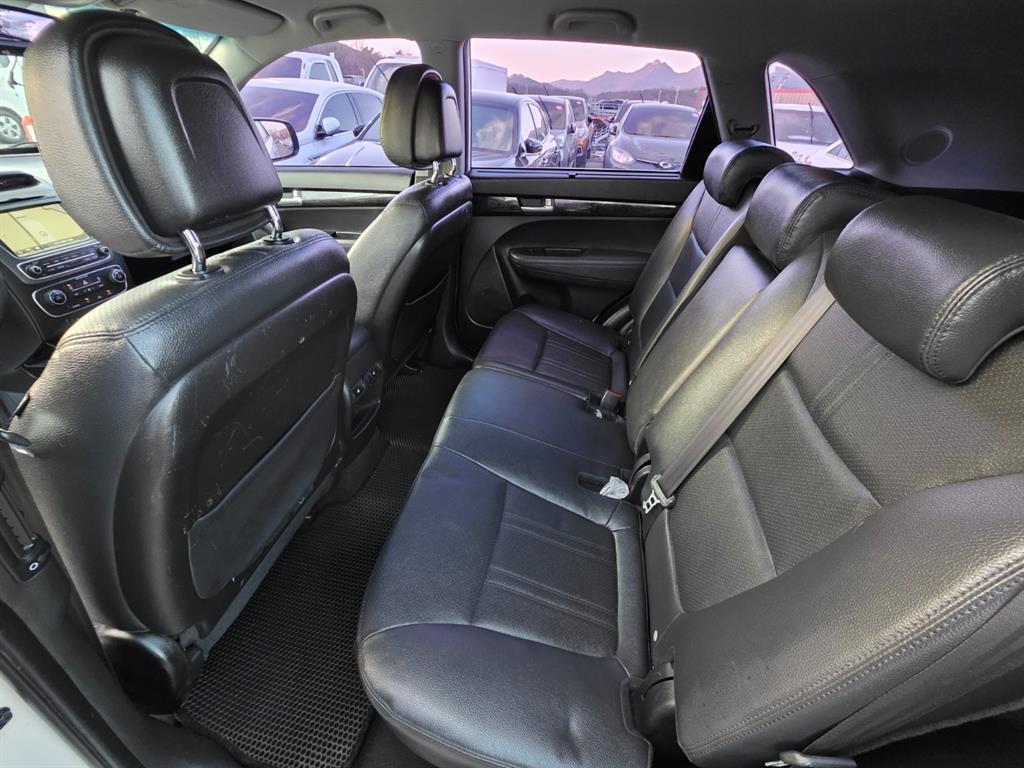 KIA Sorento - Vista 8