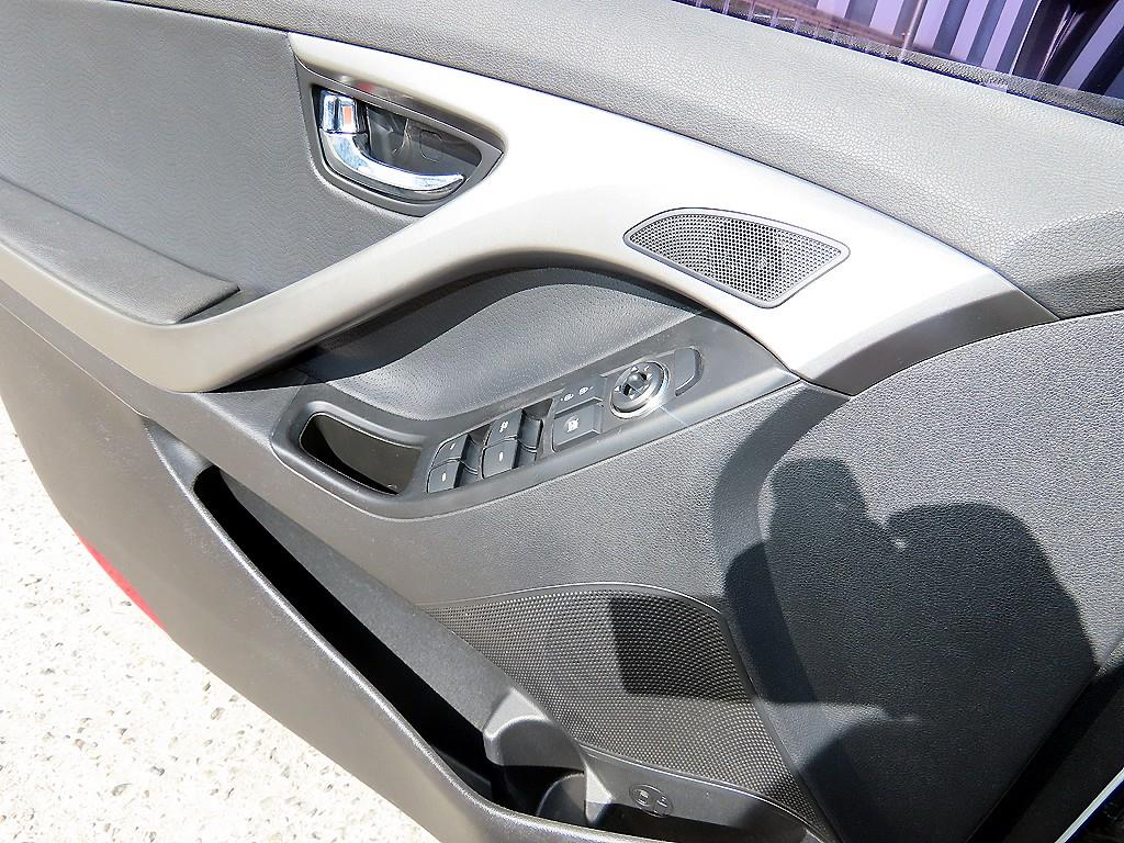 HYUNDAI Avante - Vista 11