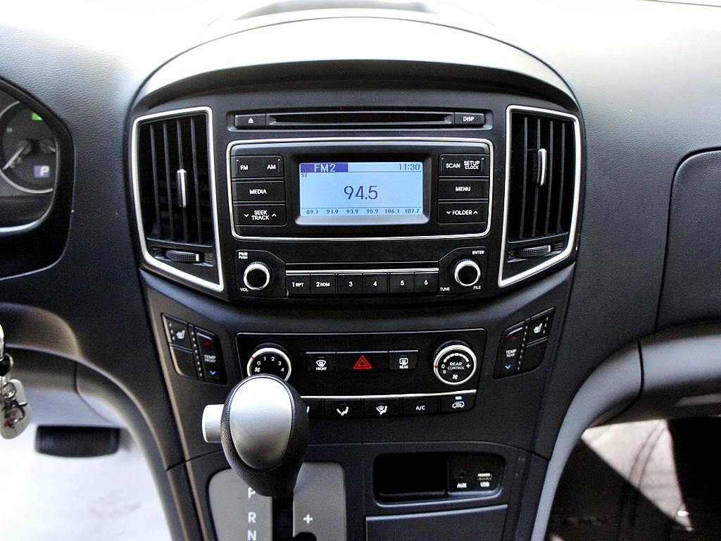 HYUNDAI Starex - Vista 5