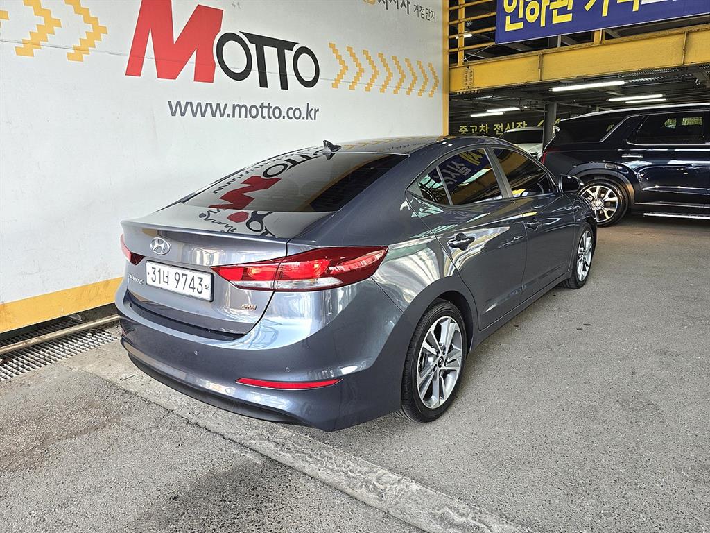 HYUNDAI Avante - Vista 5